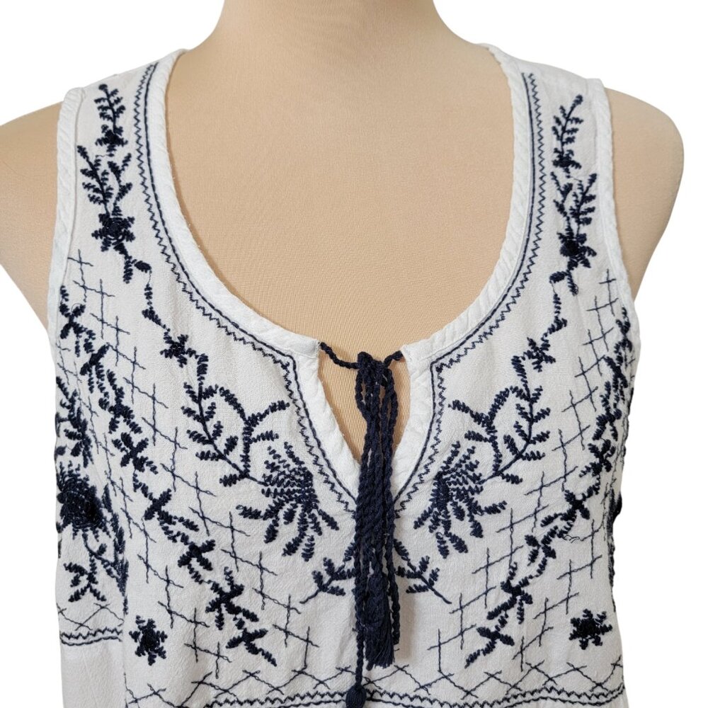 beachlunchlounge Size M White with Blue Embroidery Boho Sleeveless Top - Picture 2 of 12